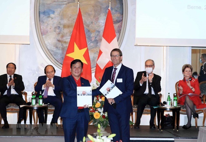 Tổng thống Thụy Sỹ: Không dưới 70 triệu Franc sắp được rót vào Việt Nam - 4 Tổng thống Thụy Sỹ: Không dưới 70 triệu Franc sắp được rót vào Việt Nam - 4
