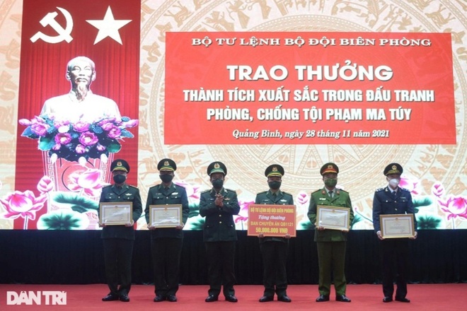 Thưởng nóng lực lượng triệt phá đường dây ma túy xuyên quốc gia - 1