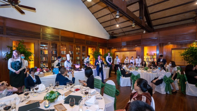 Biệt thự phiên bản giới hạn Regal Victoria hút khách ngày giới thiệu - 3 Biệt thự phiên bản giới hạn Regal Victoria hút khách ngày giới thiệu - 3