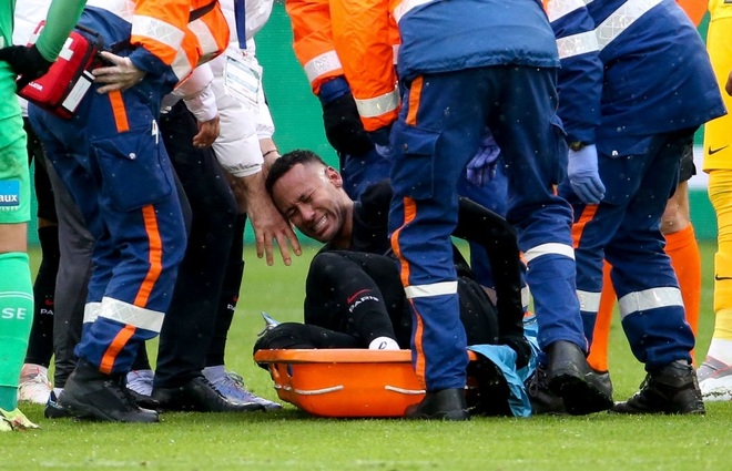 Neymar chân thủy tinh: Hai năm, 10 lần chấn thương - 1 Neymar chân thủy tinh: Hai năm, 10 lần chấn thương - 1