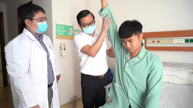 Ca phẫu thuật chấn thương vai của thủ môn Văn Toản thành công tốt đẹp - 1 Ca phẫu thuật chấn thương vai của thủ môn Văn Toản thành công tốt đẹp - 1