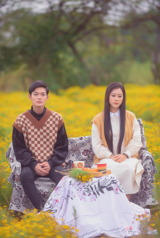 Ca sĩ Hoa Trần mừng tuổi mới bằng MV bồi hồi nhớ tuổi thanh xuân - 3 Ca sĩ Hoa Trần mừng tuổi mới bằng MV bồi hồi nhớ tuổi thanh xuân - 3
