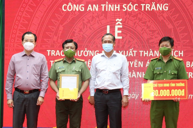 Thưởng nóng Ban chuyên án phá thành công đường dây đánh bạc ngàn tỷ - 1