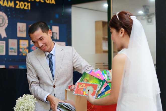 Cặp đôi khác người ở Sài Gòn làm lễ cưới không phong bì chỉ nhận... sách - 5 Cặp đôi khác người ở Sài Gòn làm lễ cưới không phong bì chỉ nhận... sách - 5