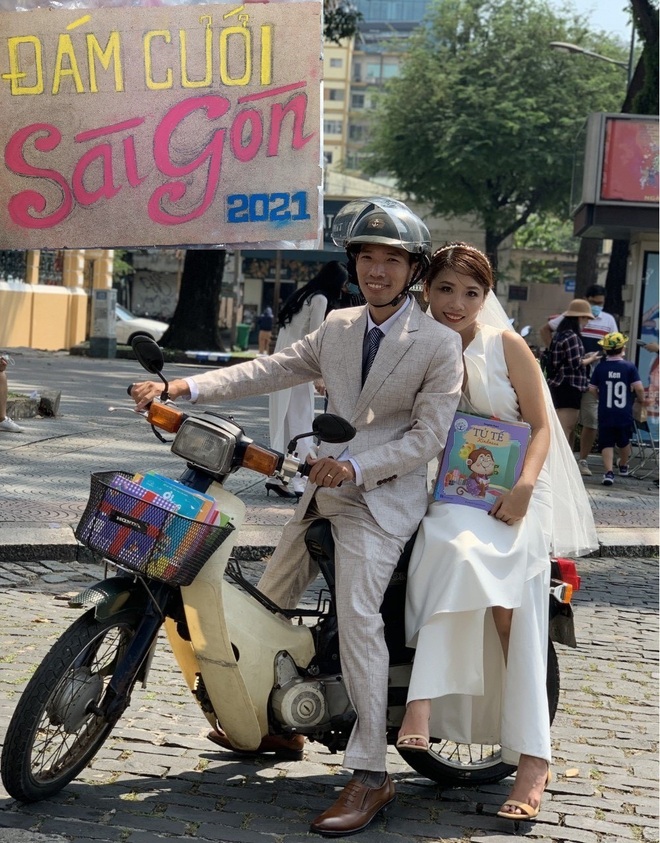 Cặp đôi khác người ở Sài Gòn làm lễ cưới không phong bì chỉ nhận... sách - 8 Cặp đôi khác người ở Sài Gòn làm lễ cưới không phong bì chỉ nhận... sách - 8