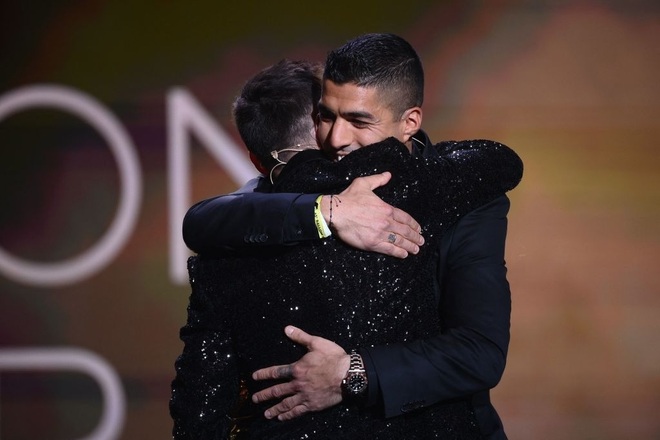 Những khoảnh khắc hạnh phúc của Messi ở lễ trao giải Quả bóng vàng 2021 - 7 Những khoảnh khắc hạnh phúc của Messi ở lễ trao giải Quả bóng vàng 2021 - 7