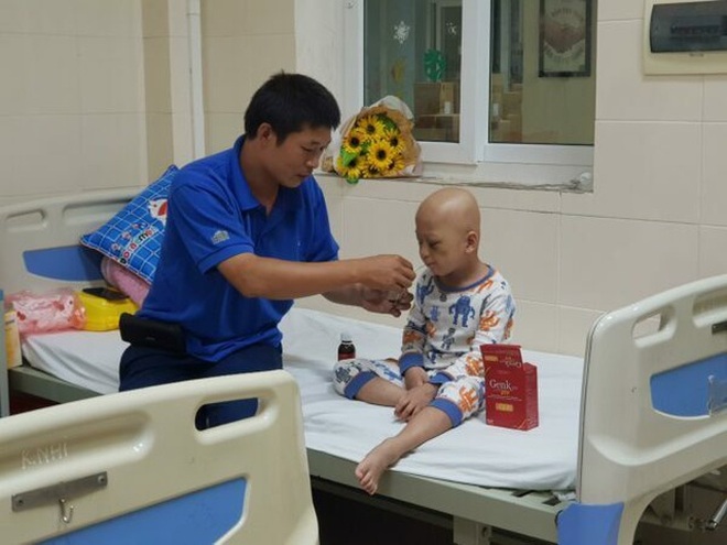 Kỳ tích đến với bé trai thụ tinh ống nghiệm bị ung thư mắt - 2 Kỳ tích đến với bé trai thụ tinh ống nghiệm bị ung thư mắt - 2