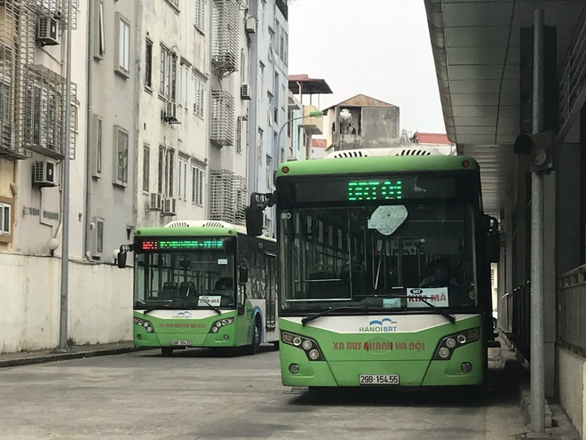 Hà Nội muốn có thêm 14 làn đường ưu tiên cho xe buýt: Một vòng luẩn quẩn? - 1