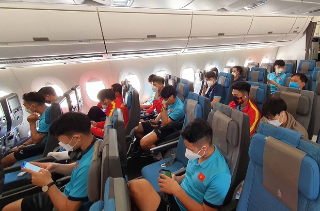 Đội tuyển Việt Nam phải ăn trong… phòng ngủ tại Singapore - 1