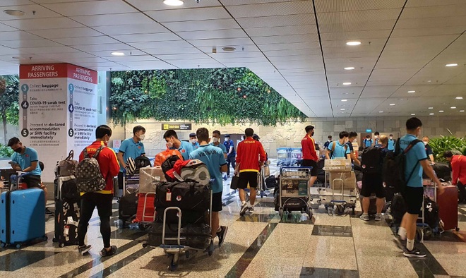 Đội tuyển Việt Nam phải ăn trong… phòng ngủ tại Singapore - 2