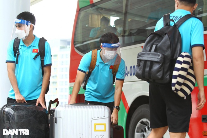 Đội tuyển Việt Nam rời TPHCM, sang Singapore dự AFF Cup 2020 - 3