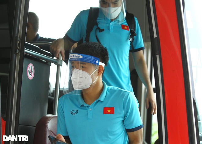Đội tuyển Việt Nam rời TPHCM, sang Singapore dự AFF Cup 2020 - 10