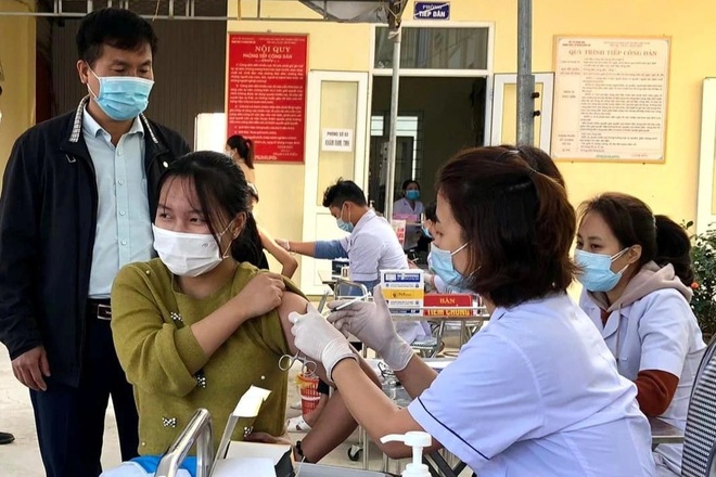 Thanh Hóa thông tin hàng loạt trẻ phản ứng sau tiêm vaccine phòng Covid-19 - 1