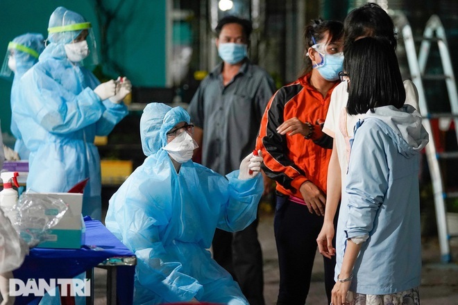Không để người nhiễm virus SARS-CoV-2 không liên hệ được với cơ sở y tế - 1 Không để người nhiễm virus SARS-CoV-2 không liên hệ được với cơ sở y tế - 1