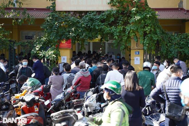 Người dân Hà Nội đổ xô đi đăng ký xe sau khi giảm 50% phí trước bạ - 6