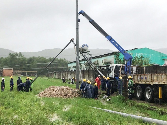 Hơn 77.800 khách hàng miền Trung - Tây Nguyên đã được cấp điện trở lại sau mưa lớn - 1 Hơn 77.800 khách hàng miền Trung - Tây Nguyên đã được cấp điện trở lại sau mưa lớn - 1