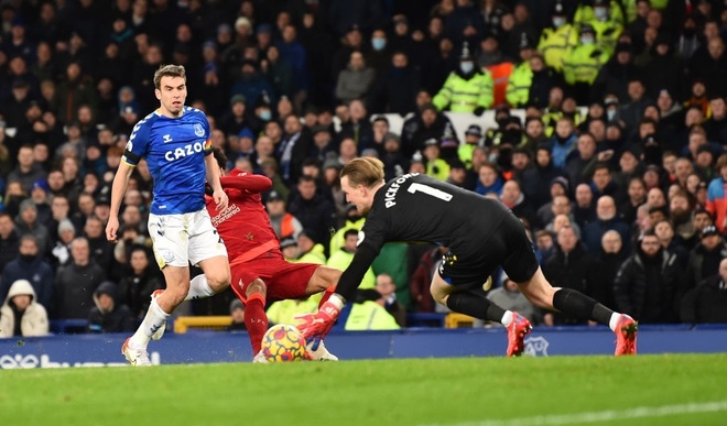 Salah lập cú đúp, Liverpool trút giận lên Everton - 3