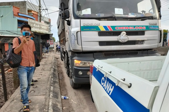 Tài xế vượt chốt, đôi co nhiều giờ vì không việc gì phải dừng kiểm tra - 3