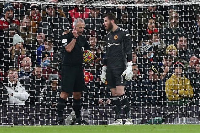 Thủng lưới theo cách kỳ lạ, De Gea bất ngờ bị chỉ trích thậm tệ - 2 Thủng lưới theo cách kỳ lạ, De Gea bất ngờ bị chỉ trích thậm tệ - 2