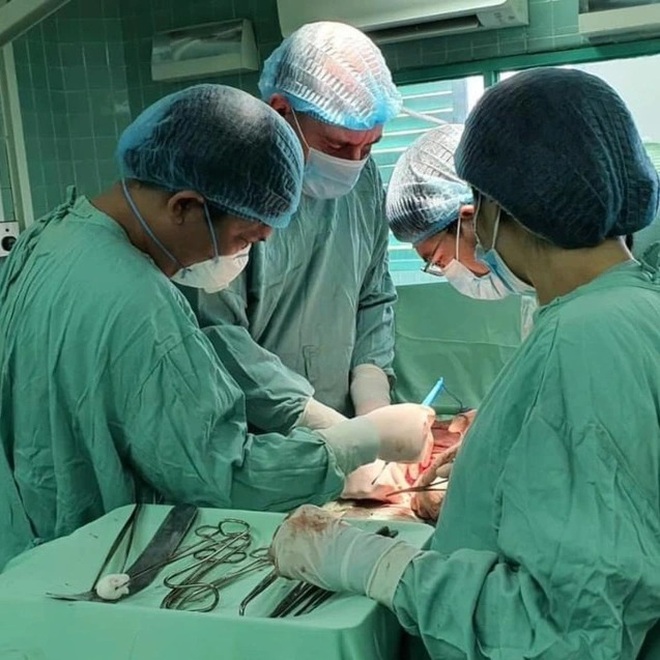Bệnh nhân ung thư hát hò khoan cảm ơn bác sĩ - 2 Bệnh nhân ung thư hát hò khoan cảm ơn bác sĩ - 2