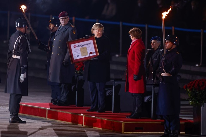 Quân đội Đức tổ chức nghi lễ trang trọng nhất chia tay Thủ tướng Merkel - 7