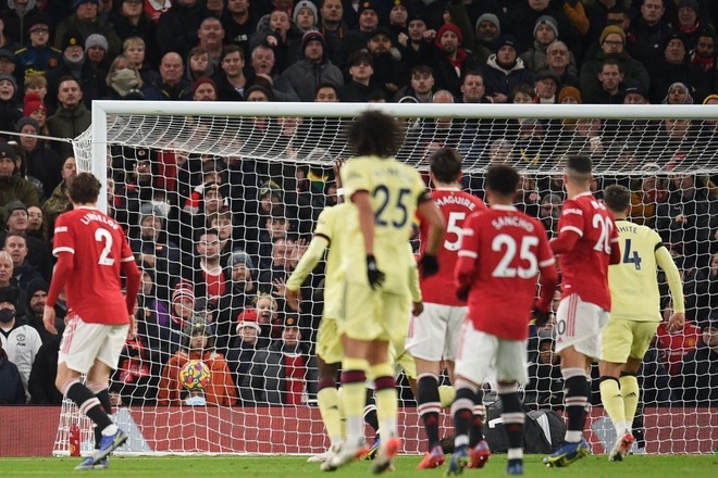 Trọng tài lý giải vì sao công nhận bàn mở tỉ của Arsenal trước Man Utd - 1