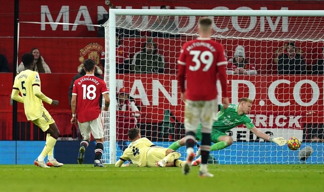 Man Utd 3-2 Arsenal: Fred sửa sai xuất sắc, Ronaldo lập cú đúp - 5