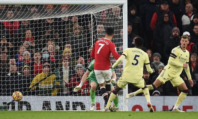 Man Utd 3-2 Arsenal: Fred sửa sai xuất sắc, Ronaldo lập cú đúp - 7