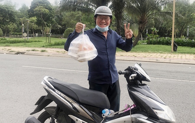 Danh hài Duy Phương bán bánh bèo kéo cày trả nợ ở tuổi U70 - 2