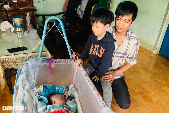 Bạn đọc giúp hai cháu bé mồ côi mẹ do dịch Covid-19 hơn 61 triệu đồng - 3 Bạn đọc giúp hai cháu bé mồ côi mẹ do dịch Covid-19 hơn 61 triệu đồng - 3