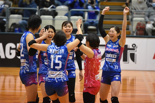 Thanh Thúy giúp PFU Blue Cats hạ gục nhà vô địch bóng chuyền Nhật Bản - 1