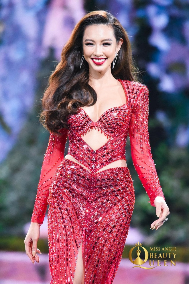 Phong cách gợi cảm đẹp mê hồn của Thùy Tiên tại Hoa hậu Hòa bình 2021 - 19