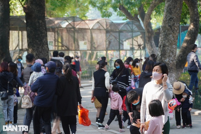 Thất hứa nhiều lần, bố mẹ liều mình đưa con nhỏ vào công viên vui chơi - 9 Thất hứa nhiều lần, bố mẹ liều mình đưa con nhỏ vào công viên vui chơi - 9