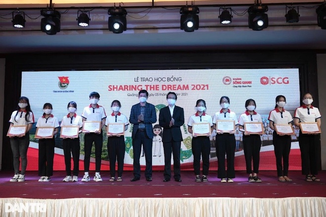 50 suất học bổng trị giá 256 triệu đồng đến với học sinh, sinh viên nghèo - 1 50 suất học bổng trị giá 256 triệu đồng đến với học sinh, sinh viên nghèo - 1