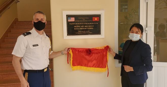 Mỹ bàn giao trường học cho Việt Nam - 1