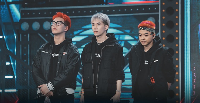 Karik tung nón vàng cứu quái vật thiện chiến của team Rhymastic - 1 Karik tung nón vàng cứu quái vật thiện chiến của team Rhymastic - 1