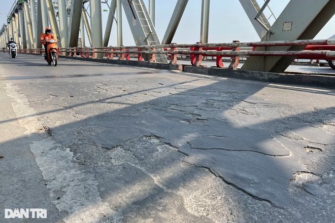Hà Nội: Khám bệnh cầu Chương Dương chờ sửa chữa tổng thể - 4 Hà Nội: Khám bệnh cầu Chương Dương chờ sửa chữa tổng thể - 4