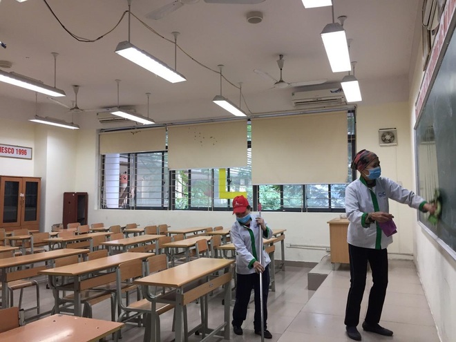 Hà Nội: Hàng trăm trường THPT mở cửa đón học sinh đi học trực tiếp - 3 Hà Nội: Hàng trăm trường THPT mở cửa đón học sinh đi học trực tiếp - 3