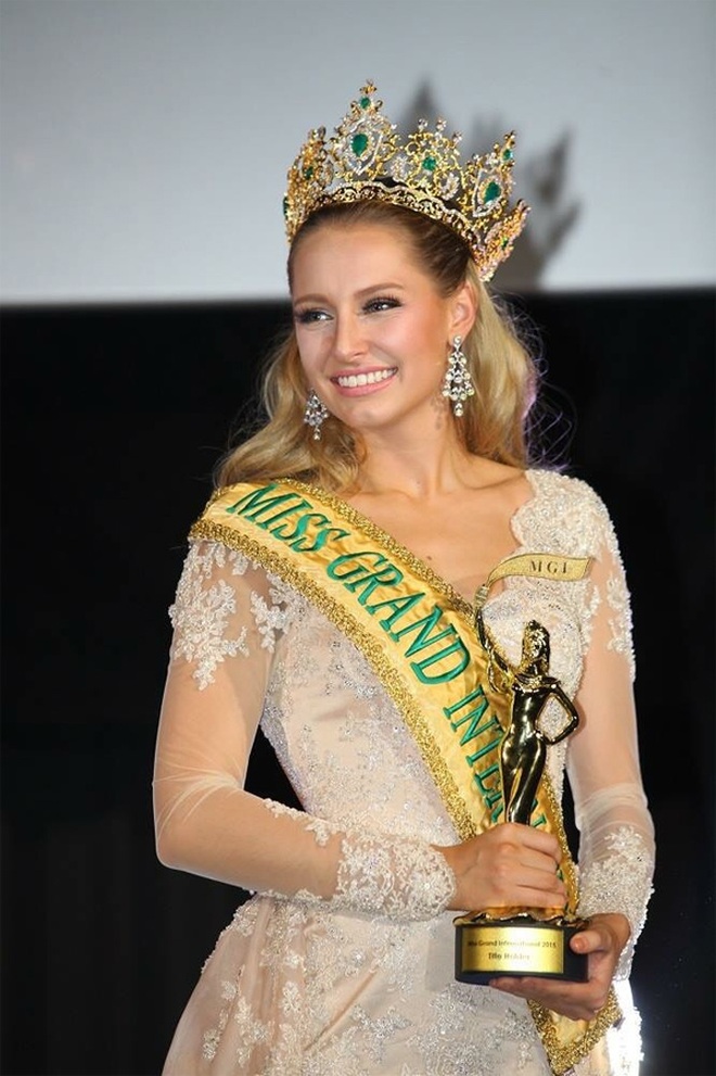Nhan sắc của Thùy Tiên và dàn người đẹp đăng quang Hoa hậu Hòa bình - 9