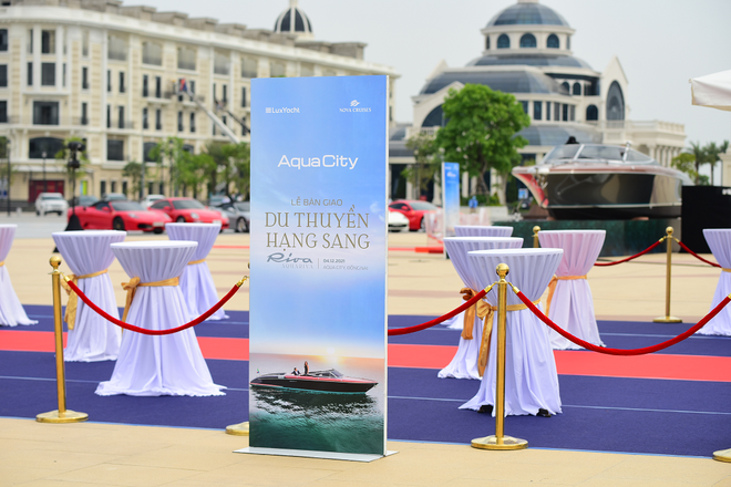 LuxYacht bàn giao Du thuyền hạng sang Riva Aquariva Super tại thị trường Đông Nam Á cho Nova Cruises - 1