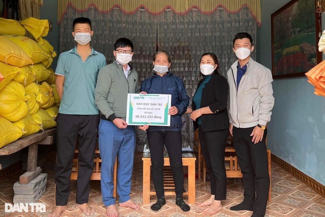Người phụ nữ chăm chồng, con bệnh tật được giúp đỡ thêm gần 50 triệu đồng - 1 Người phụ nữ chăm chồng, con bệnh tật được giúp đỡ thêm gần 50 triệu đồng - 1