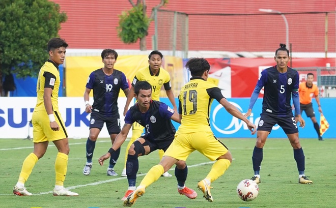 Đè bẹp Campuchia, HLV Malaysia tuyên bố muốn xé lưới đội tuyển Việt Nam - 2