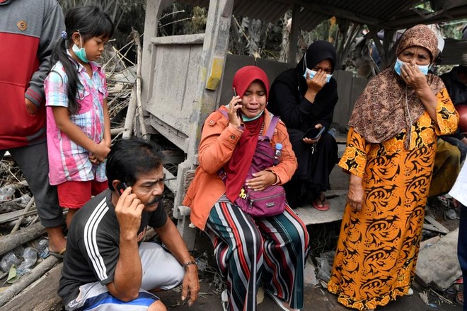 Cảnh tượng như tận thế khi núi lửa phun trào ở Indonesia, 34 người chết - 6