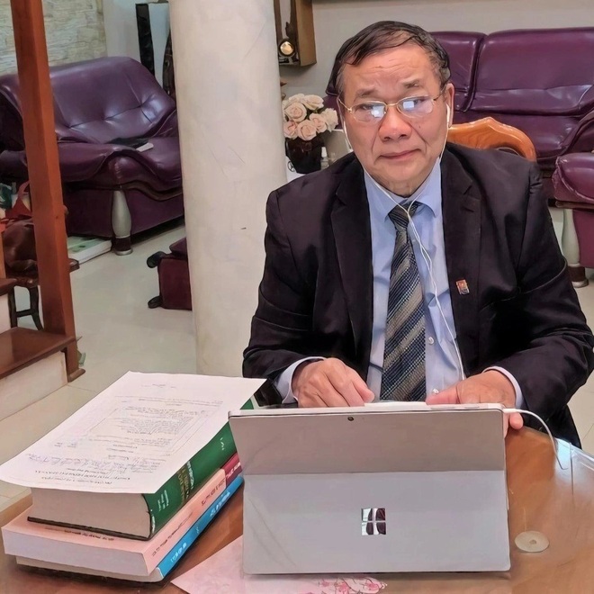 Bác sĩ viết giấc mơ đại học ở tuổi 64: Với tôi, sự học chưa bao giờ muộn! - 1 Bác sĩ viết giấc mơ đại học ở tuổi 64: Với tôi, sự học chưa bao giờ muộn! - 1
