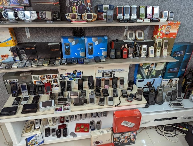 Bộ sưu tập 300 chiếc điện thoại cổ độc nhất vô nhị của chàng trai Sài Gòn - 1