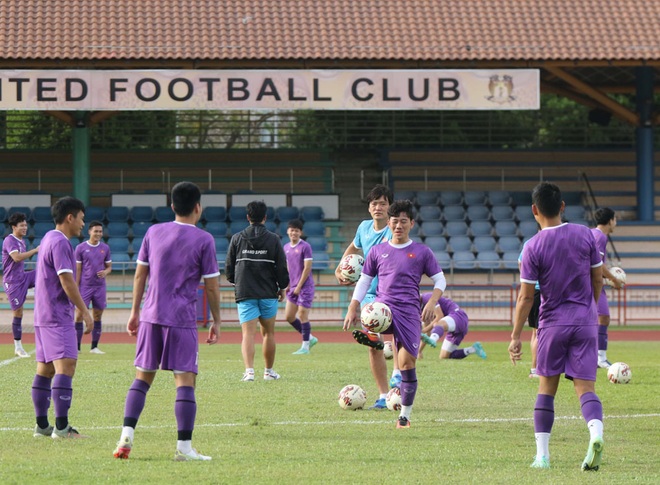 HLV Park Hang Seo thách đấu Công Phượng, Quang Hải chơi… oẳn tù tì - 2