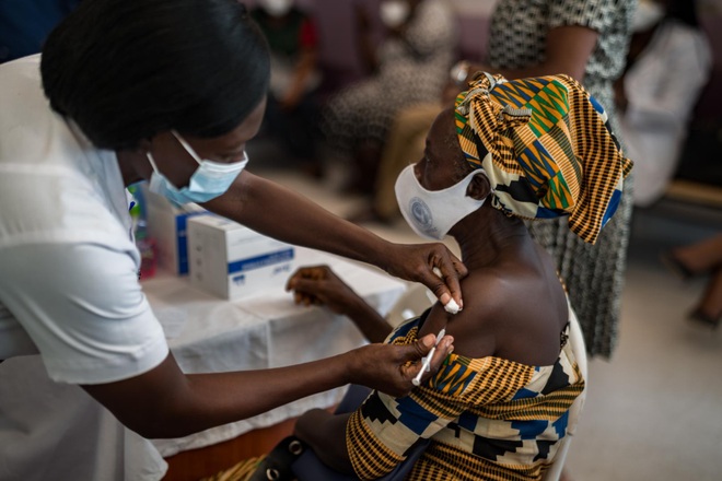 Vì sao 40% liều vaccine Covid-19 đến châu Phi vẫn chưa được sử dụng? - 1 Vì sao 40% liều vaccine Covid-19 đến châu Phi vẫn chưa được sử dụng? - 1