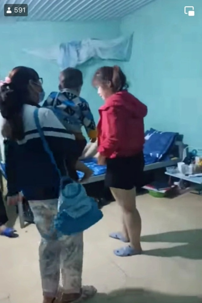 Đánh ghen là chuyện của người lớn, đừng bắt trẻ con phải chứng kiến - 2 Đánh ghen là chuyện của người lớn, đừng bắt trẻ con phải chứng kiến - 2