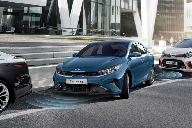 Kia K3 thêm bản 2.0 Premium, tăng sức ép lên Hyundai Elantra và Mazda3 - 1