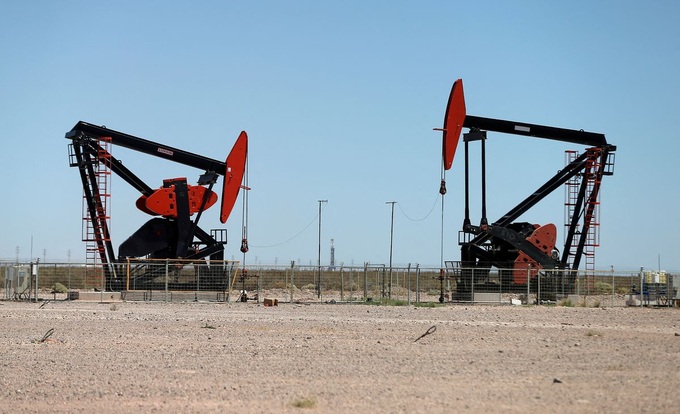 Giá dầu trở lại mốc 90 USD/thùng khi OPEC+ mạnh tay giảm sản lượng - 1